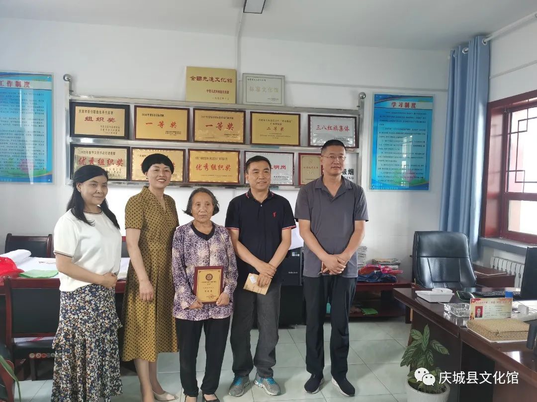 市文体广电和旅游局对我县申报的第五批市级非遗传承人贺凤英进行现场考核